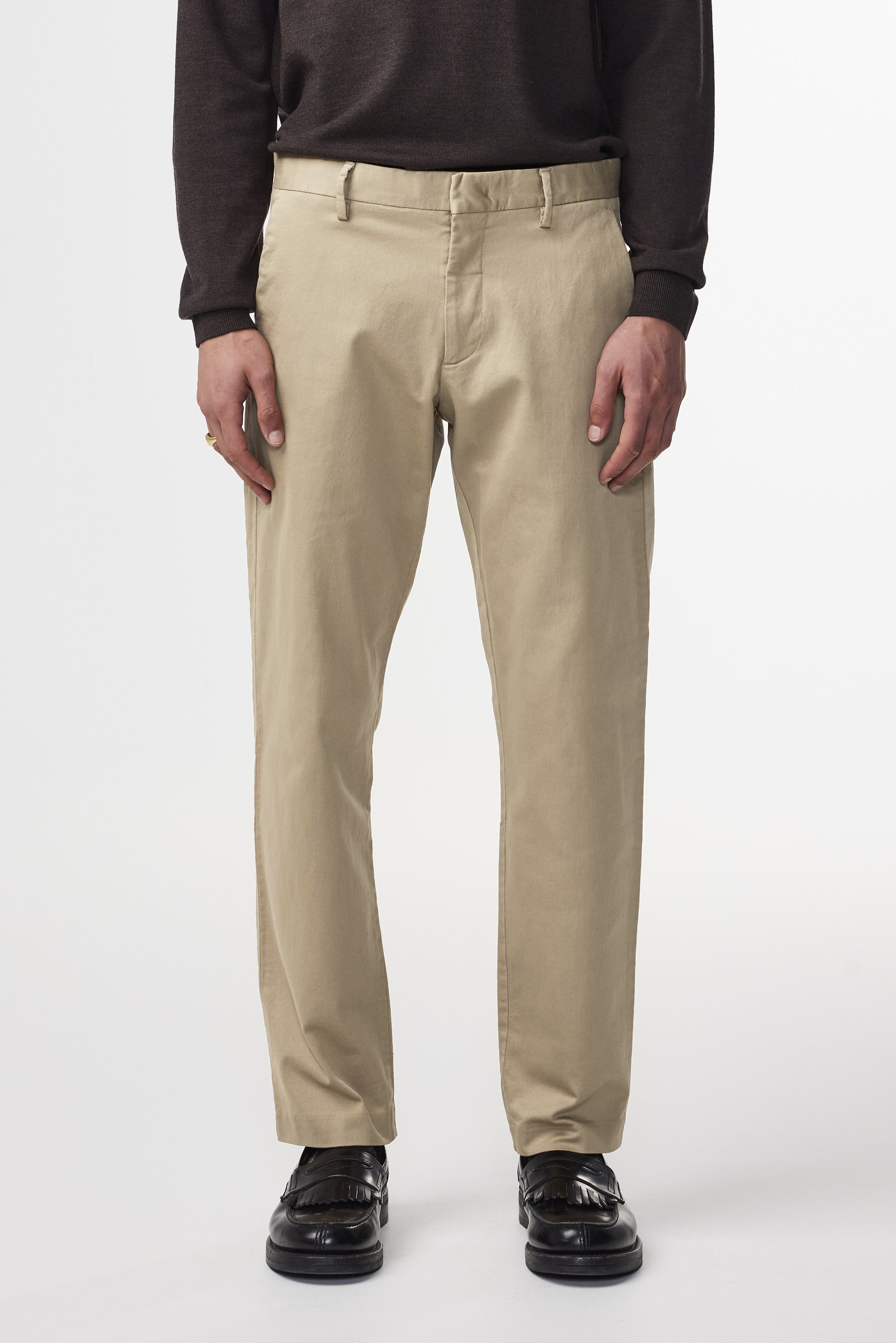 NARROW CHINO PANTS KHAKI ナロウ チノパン カーキ Men's Skinny Chino Pants | Men's Clearance | HollisterCo.com