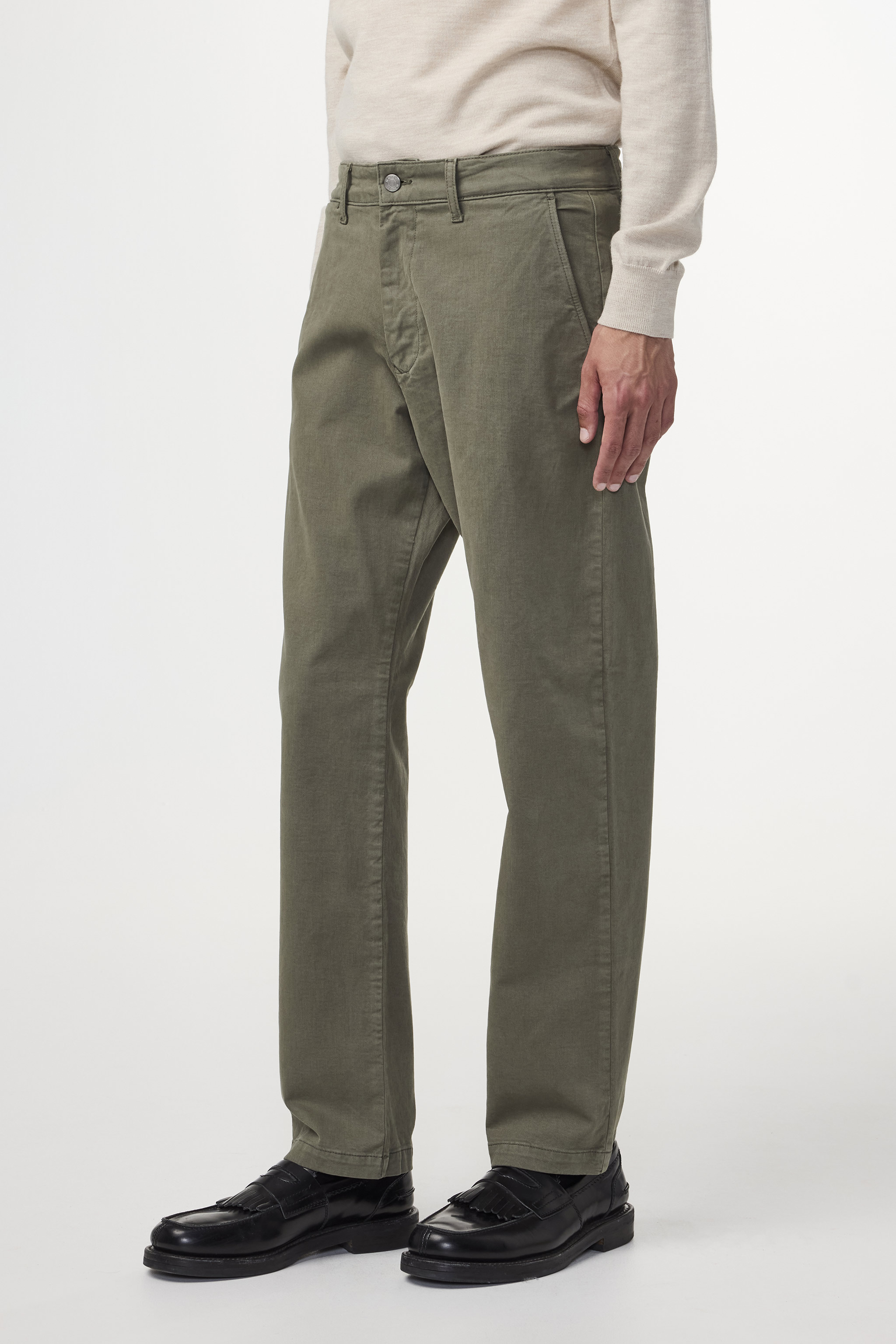 kinari　11、39、47、67、72 Aden 1923 men's chinos - Capers - Buy online at NN.07®